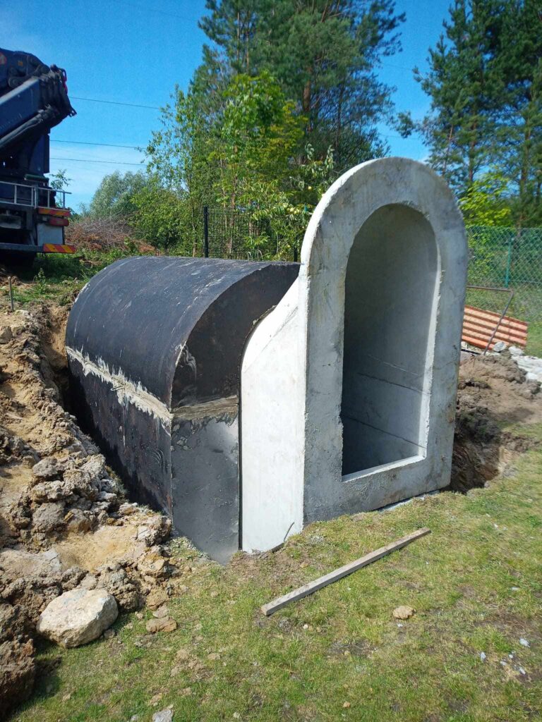 Zdjęcie przedstawiające piwnicę betonową